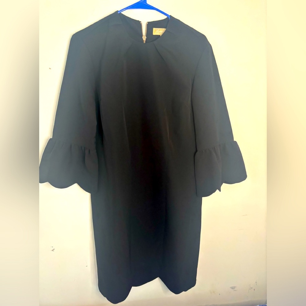 EUC Lauren James black scallop dress size medium.